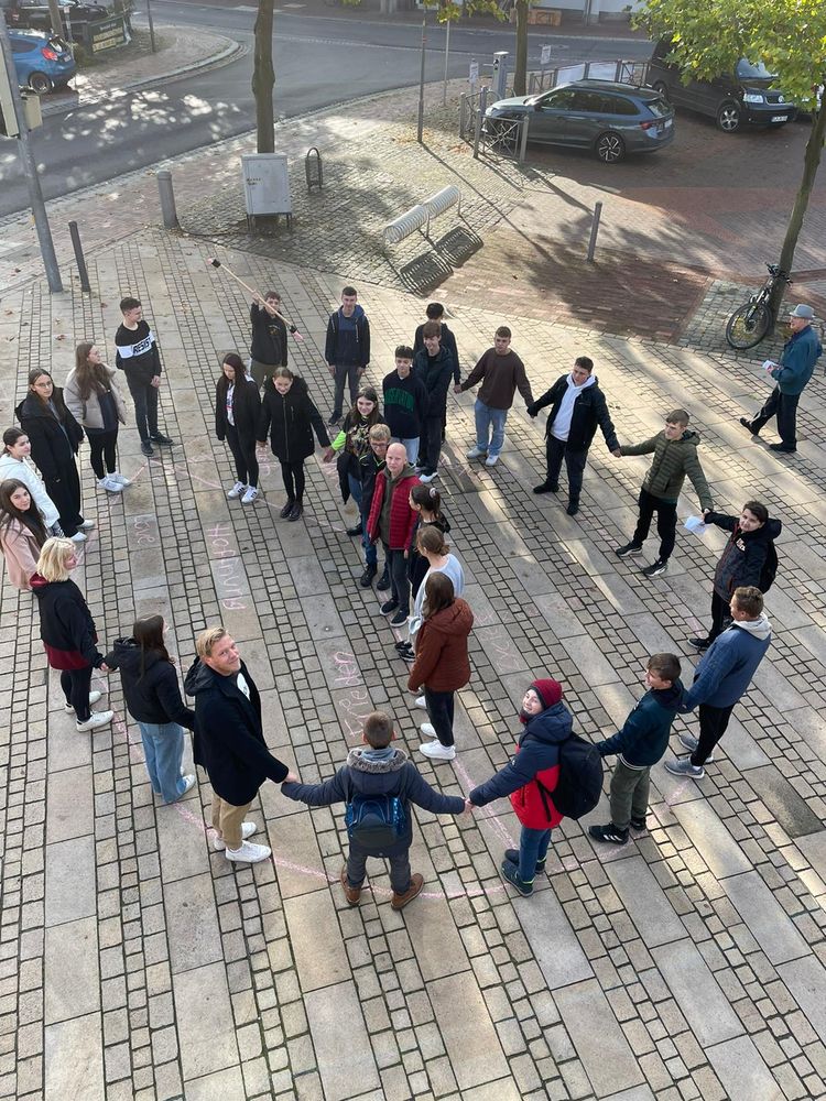 Peacezeichen vor dem Rathaus_neu